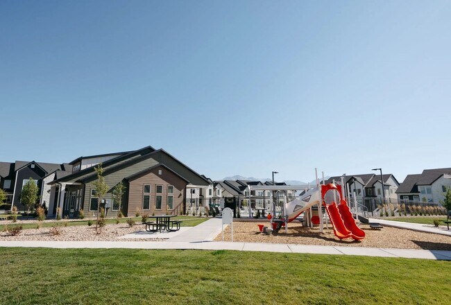Building Photo - 1340 N Sage Dr