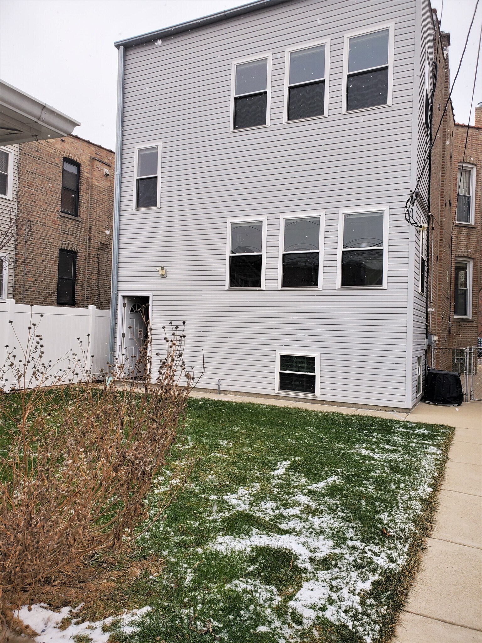 Building Photo - 2436 N Drake Ave