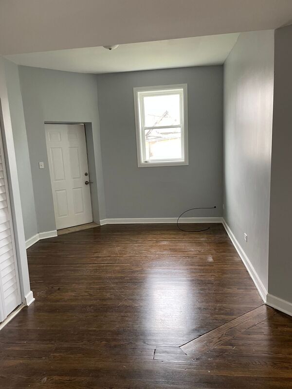 Building Photo - 728 N Pine Ave