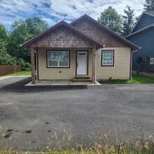 Building Photo - 3 Bedroom House Available in Quiet Astoria Neighborhood!