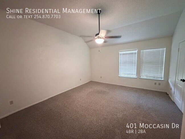 Building Photo - 401 Moccasin Dr