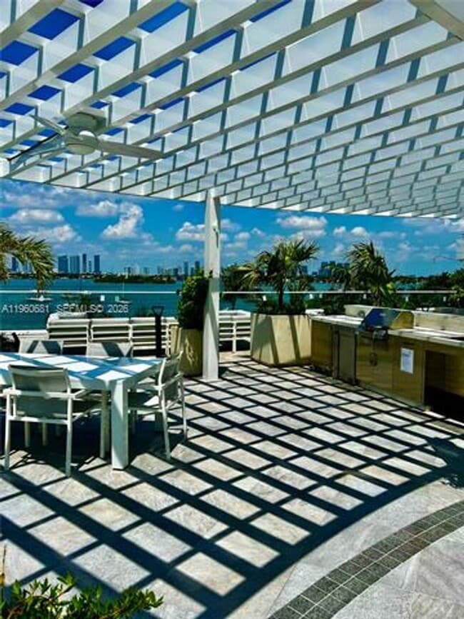 Building Photo - 300 Biscayne Blvd Way