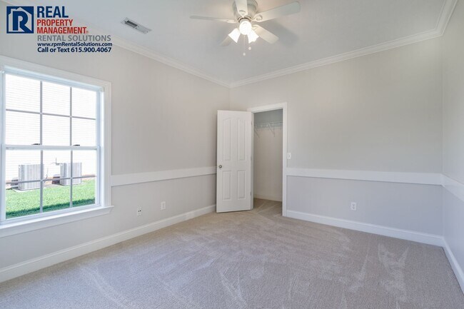 Building Photo - Amazing 3 bedroom home with attached garage!
