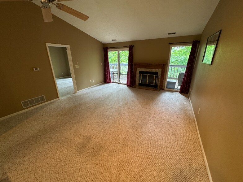 Building Photo - 1843 Waters Edge Dr