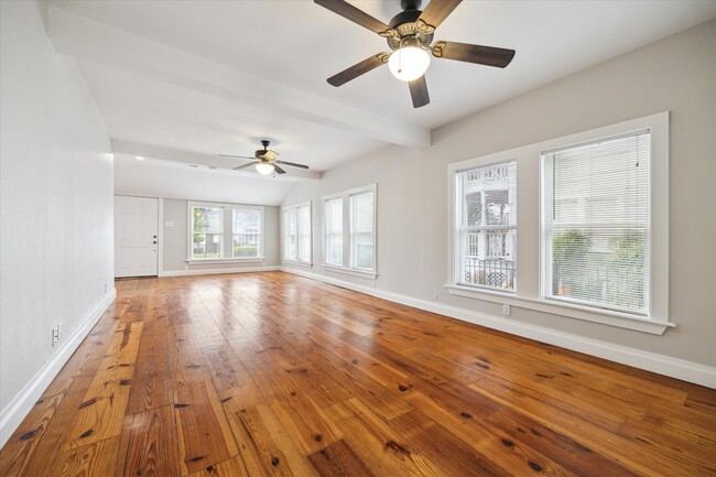 Building Photo - 409 Pecore St