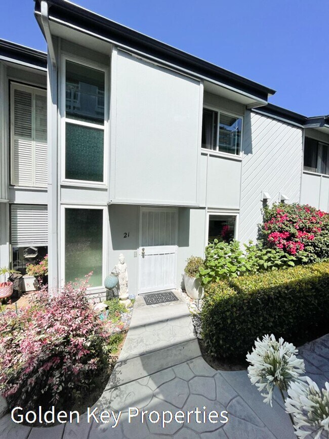 Building Photo - Waterfront Condo on the Buena Vista Lagoon - 5 mins from Carlsbad Village!