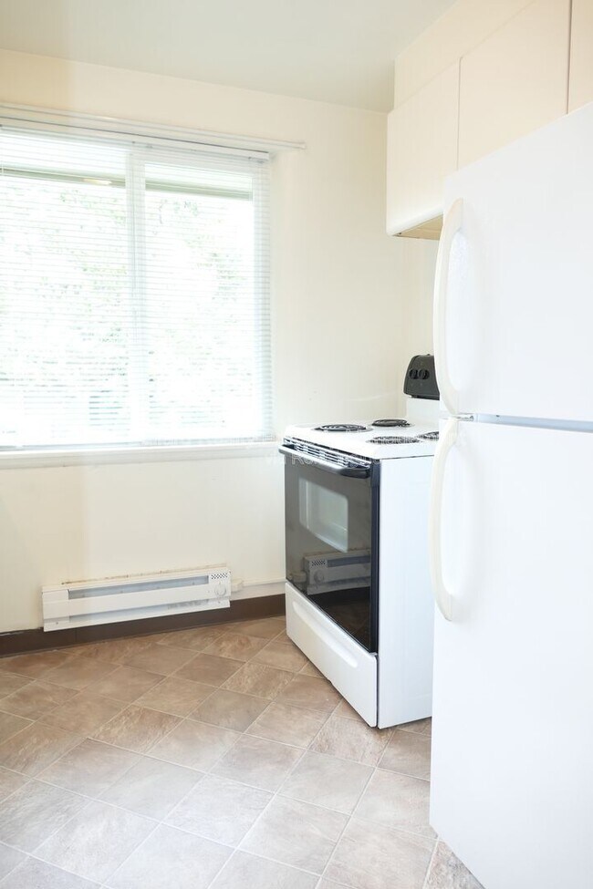 Building Photo - 4804 Terrace Dr NE