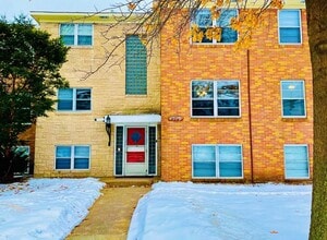 Building Photo - 1510 Larpenteur Ave W
