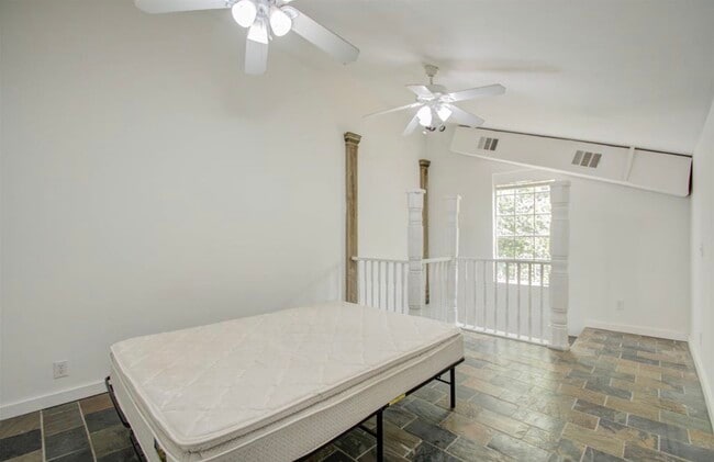 Building Photo - 5311 Palmetto St