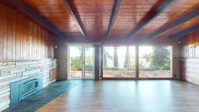 Building Photo - ***PENDING APPLICATION***Fantastic 3 Bedroom Home with Gorgeous Ocean View