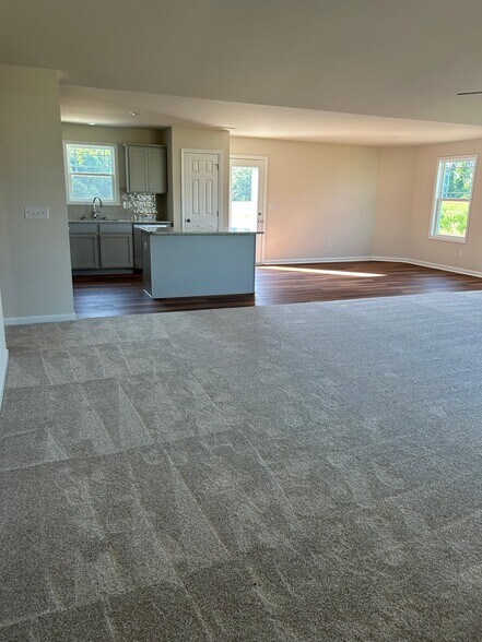 Building Photo - 260 Swinson Dr
