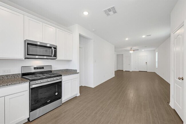 Building Photo - 25395 Northpark Lake Dr