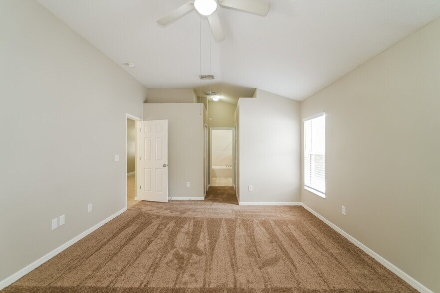 Building Photo - 15724 Cedar Elm Terrace