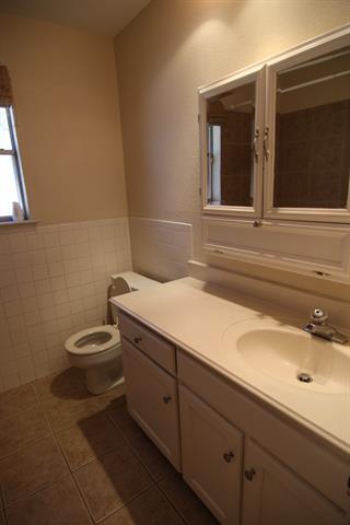 Building Photo - 745 Spring Valley Dr