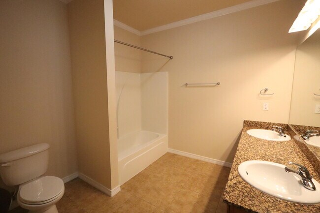 Building Photo - 1490 Bentley Cir