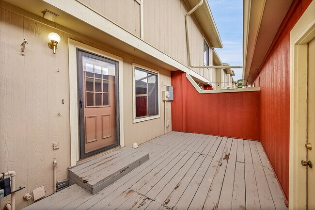 Building Photo - $1,995 - 3 Bed, 2.5 Bath Townhome in Color...