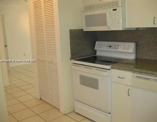 Building Photo - 8888 Collins Ave