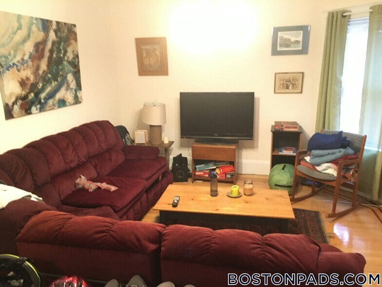 Building Photo - 28R Cherry St