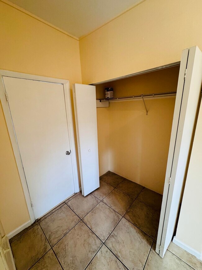 Building Photo - 830 Valley Forge Rd