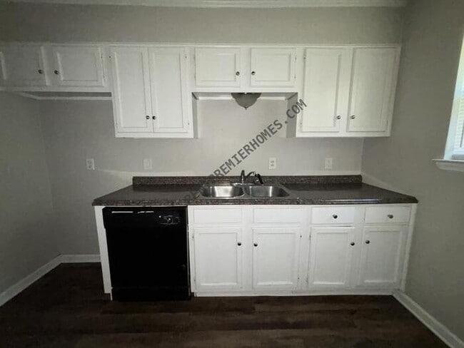 Building Photo - 205 Otter Pl