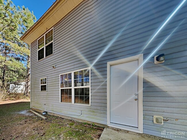 Building Photo - 210 Railside Dr