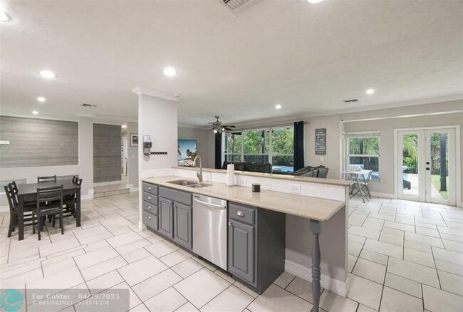 Building Photo - 9200 SW 51st Pl