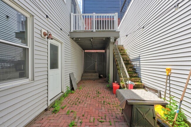Building Photo - 353 Sumner St
