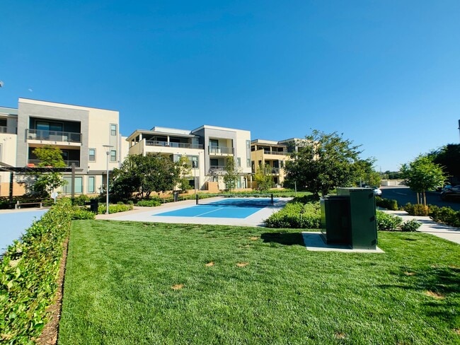 Building Photo - 195 Bowery