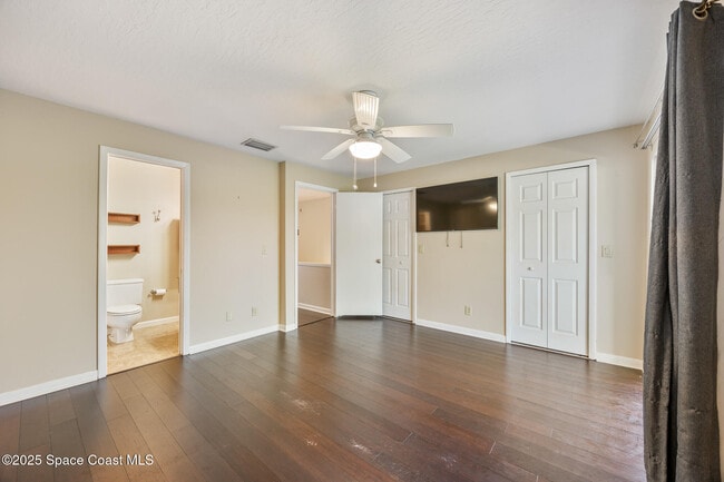 Building Photo - 194 Queens Ct