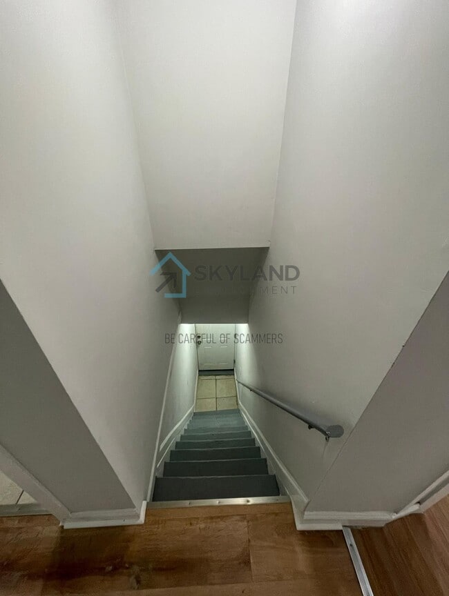 Building Photo - 1519 N 60th St