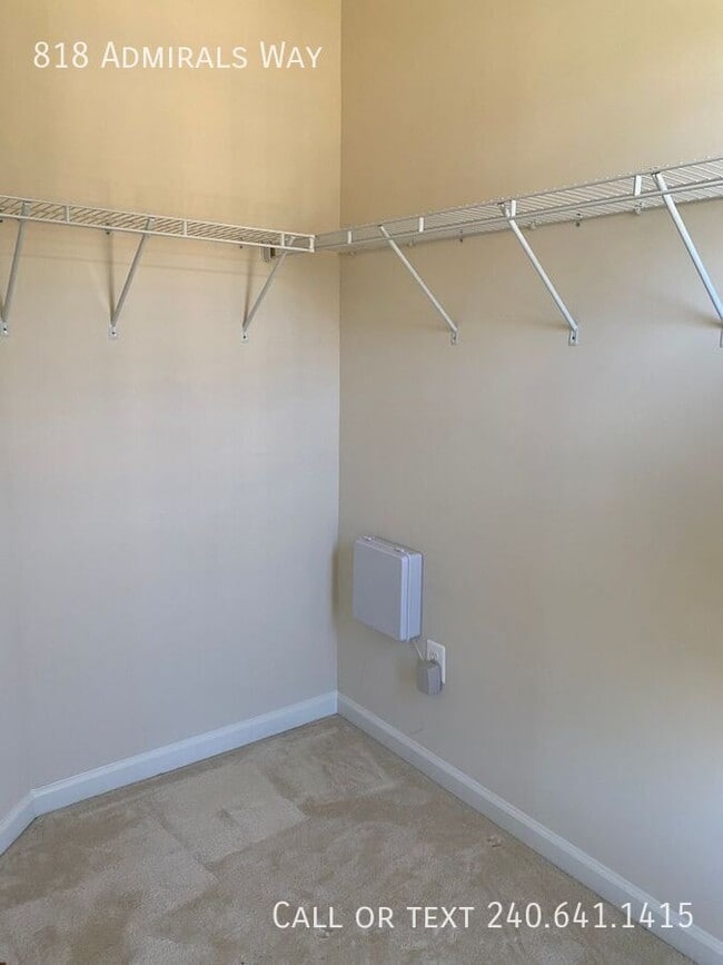 Building Photo - 818 Admirals Way