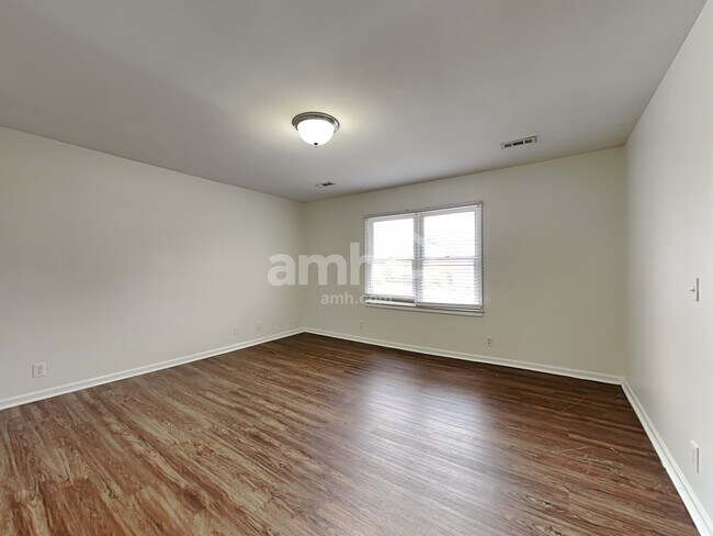 Building Photo - 204 Hardwood Road