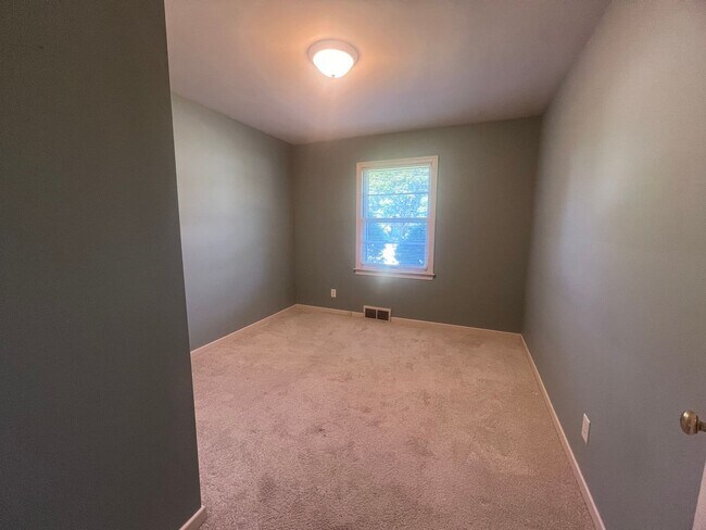 Building Photo - East Grand Rapids Schools! Single Family Home!