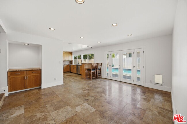 Building Photo - 18113 Bromley St