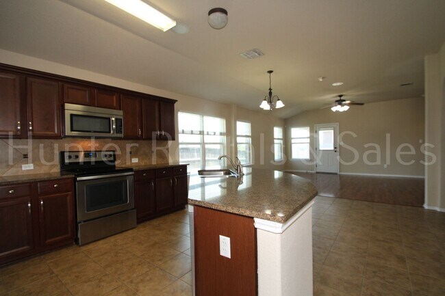 Building Photo - New in Management ! Spacious & Stylish Liv...