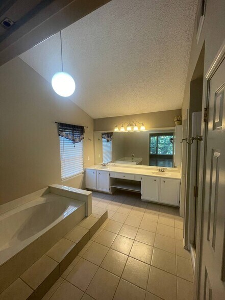 Building Photo - 11607 Bellcastle