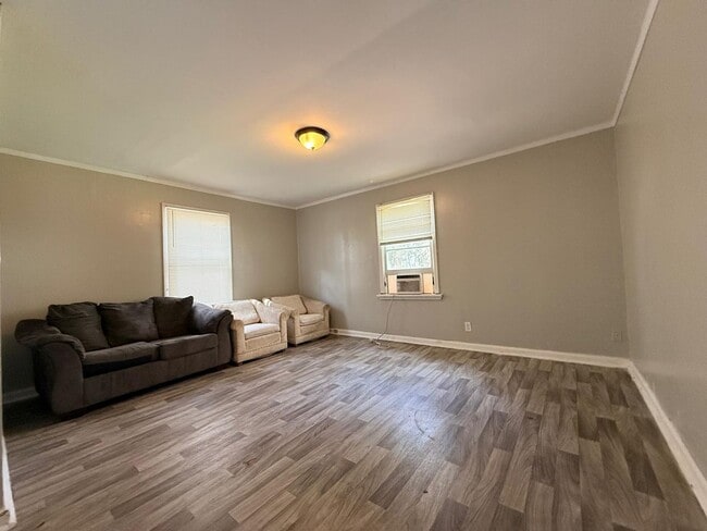 Building Photo - For Rent – 3 Bedroom / 1 Bathroom Home