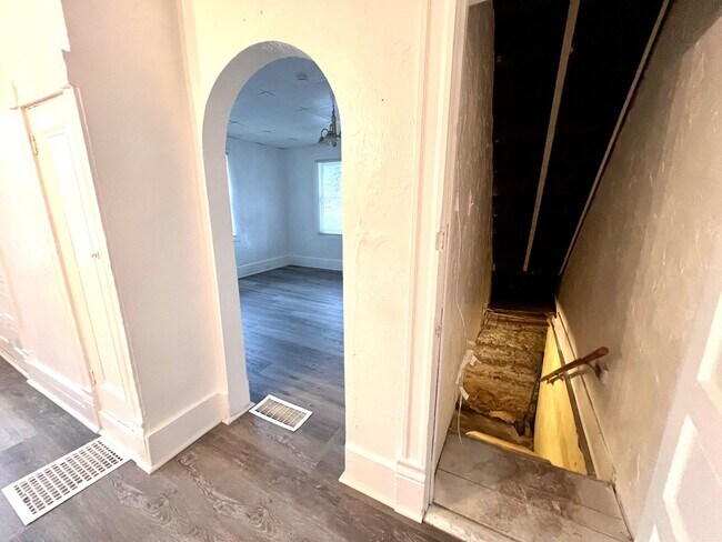 Building Photo - 40-42 Seminole Avenue