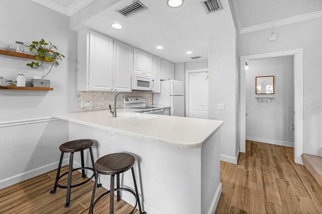 Building Photo - 2109 Tarpon Lake Way