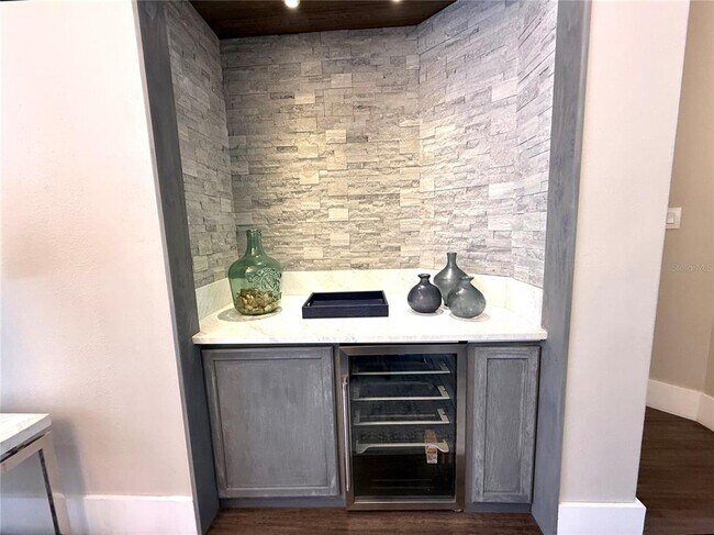 Building Photo - 2113 Grove Point Ln