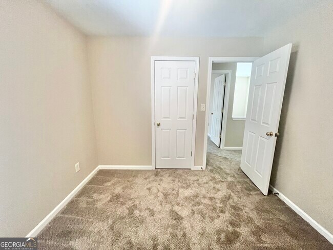 Building Photo - 4713 Autumn Rose Trail