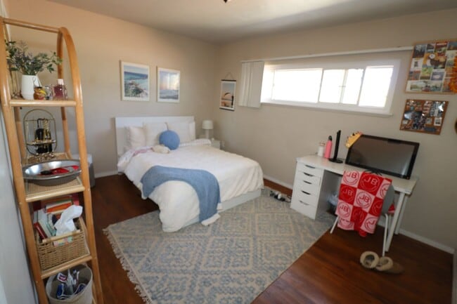 Building Photo - 1054 N Grand St