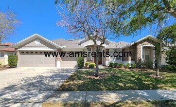 Building Photo - Spacious 5 bedroom home in Hunter Creek