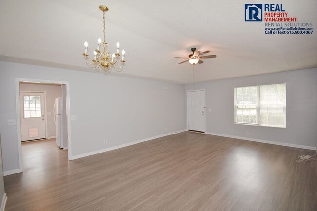 Building Photo - Adorable 2bd 2 ba home with fenced in yard and attached garage!