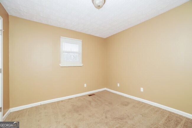 Building Photo - 4872 Pebblebrook Dr