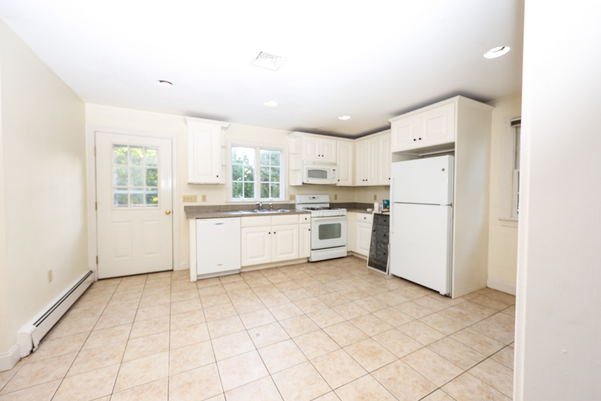 Building Photo - 370 Franklin St