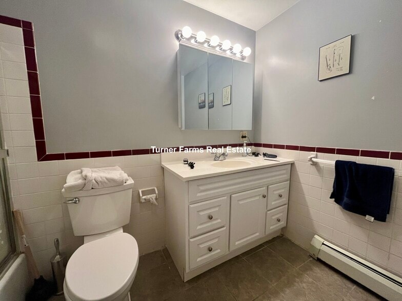 Building Photo - 8 Centre St