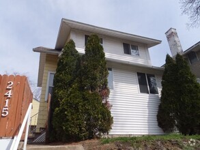 Building Photo - 2 bedroom house in Moline