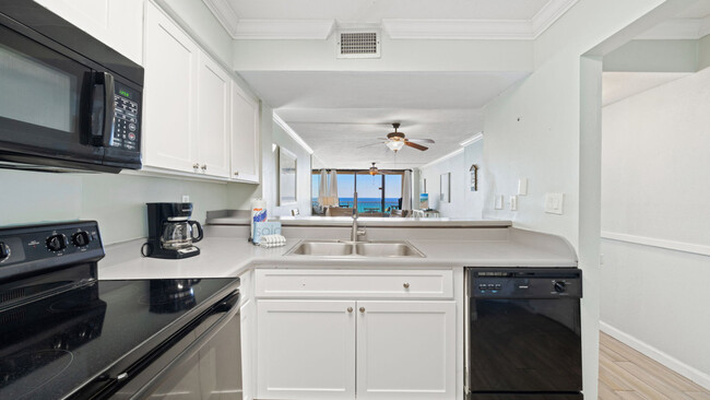 Building Photo - 7205 Thomas Dr