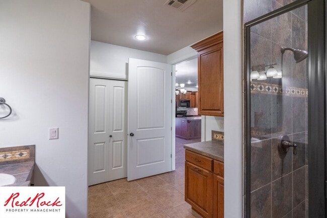 Building Photo - Remarkable 3 Bedroom Condo Next to Sunbroo...